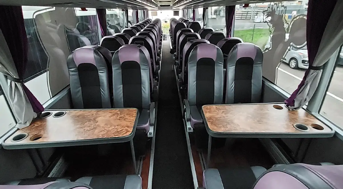 intérieur d'unn car AZ TRANSPORTS